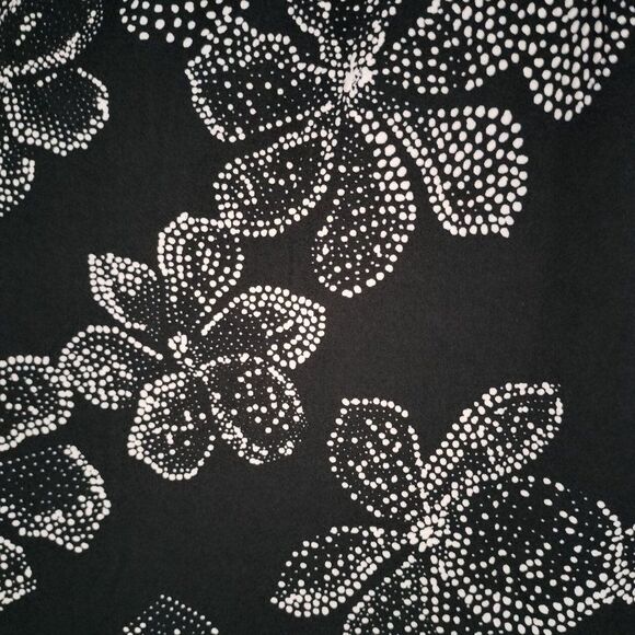 NWT Cocomo Plus Size 2X Black & White Floral Print Pintuck 3/4 Sleeve Top - Picture 5 of 7